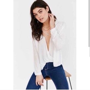 UO Silence + Noise White Mayfair Plunge Blouse M
